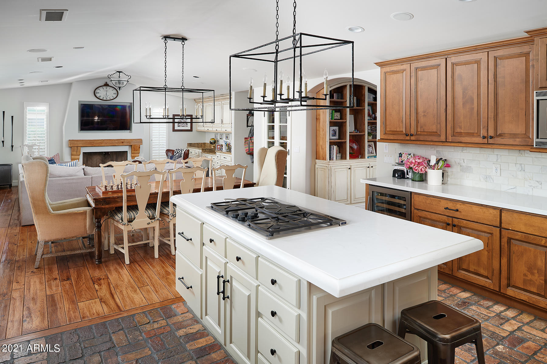 4507 East Cheery Lynn Road Phoenix, AZ 85018 - Photo 12 of 30 kitchenoverview