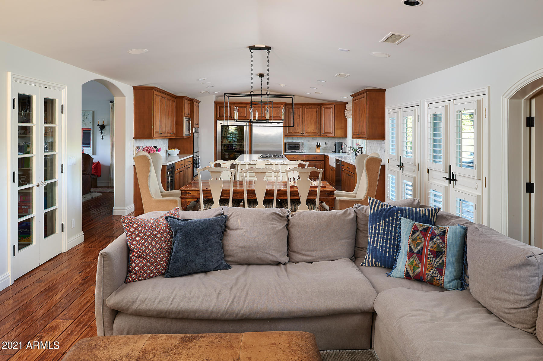 4507 East Cheery Lynn Road Phoenix, AZ 85018 - Photo 13 of 30 livingoverview