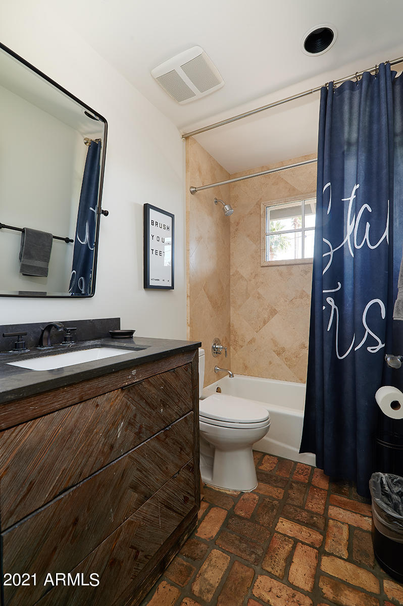 4507 East Cheery Lynn Road Phoenix, AZ 85018 - Photo 24 of 30 sparebathroom1