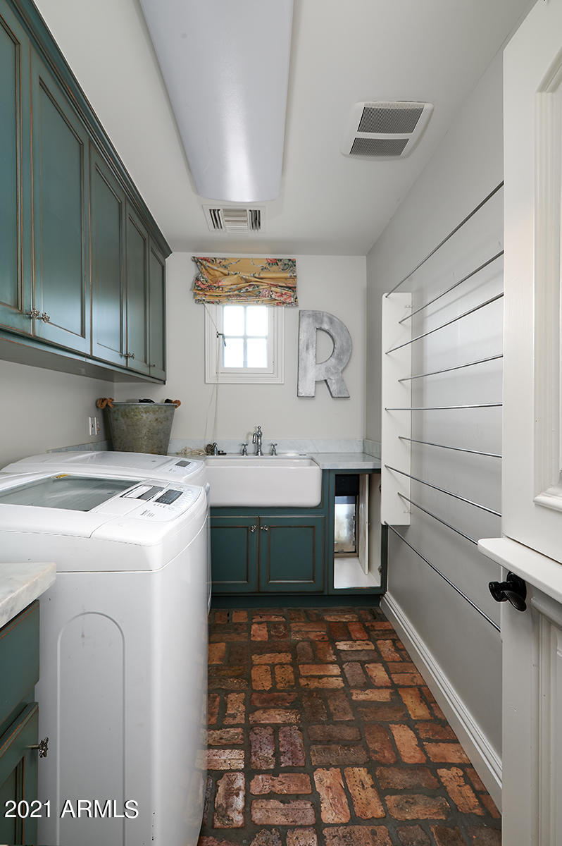 4507 East Cheery Lynn Road Phoenix, AZ 85018 - Photo 26 of 30 laundryroom