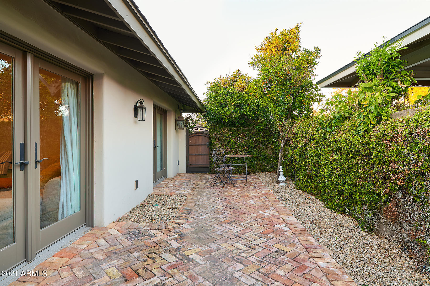 4507 East Cheery Lynn Road Phoenix, AZ 85018 - Photo 30 of 30 sidecourtyard