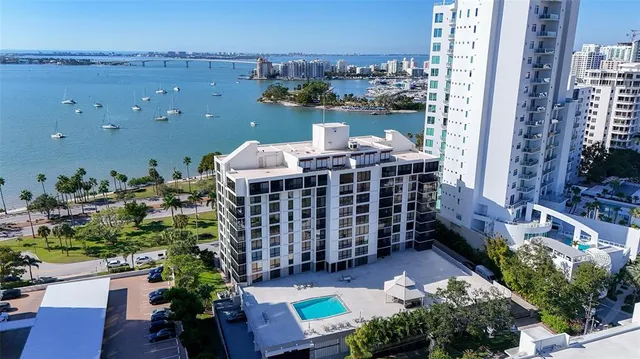 $1,100,000 | 707 South Gulfstream Avenue, Unit 505, Sarasota, FL 34236