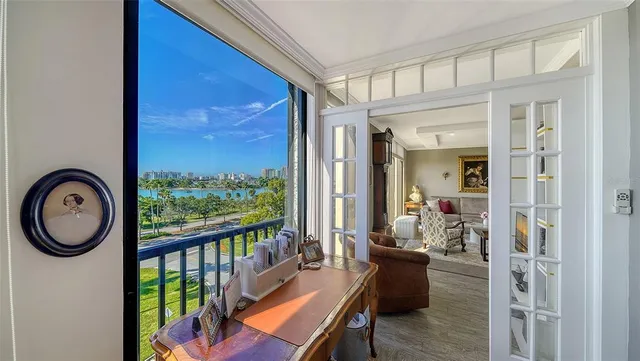 $1,100,000 | 707 South Gulfstream Avenue, Unit 505, Sarasota, FL 34236