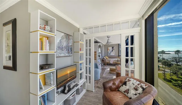 $1,100,000 | 707 South Gulfstream Avenue, Unit 505, Sarasota, FL 34236