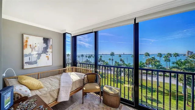 $1,100,000 | 707 South Gulfstream Avenue, Unit 505, Sarasota, FL 34236