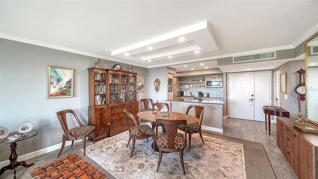 $1,100,000 | 707 South Gulfstream Avenue, Unit 505, Sarasota, FL 34236