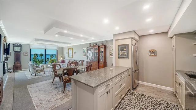 $1,100,000 | 707 South Gulfstream Avenue, Unit 505, Sarasota, FL 34236