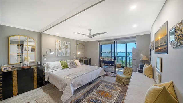 $1,100,000 | 707 South Gulfstream Avenue, Unit 505, Sarasota, FL 34236