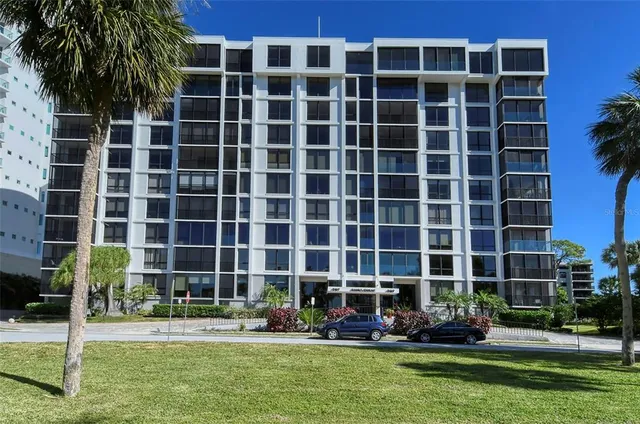 $1,100,000 | 707 South Gulfstream Avenue, Unit 505, Sarasota, FL 34236