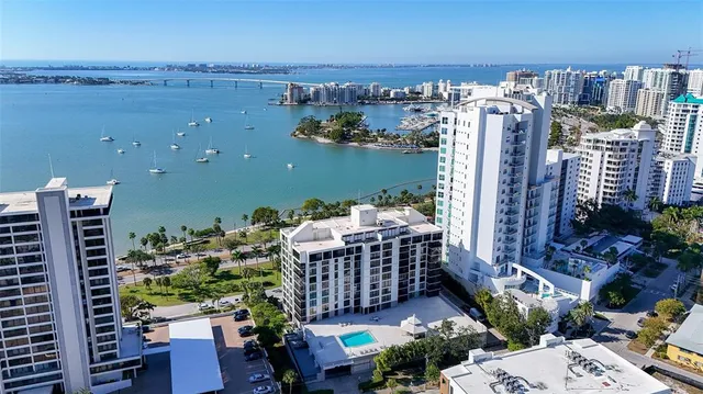 $1,100,000 | 707 South Gulfstream Avenue, Unit 505, Sarasota, FL 34236