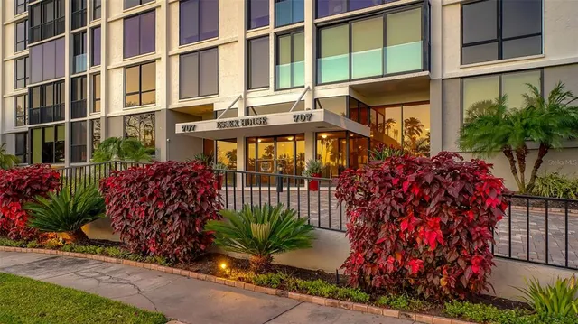 $1,100,000 | 707 South Gulfstream Avenue, Unit 505, Sarasota, FL 34236