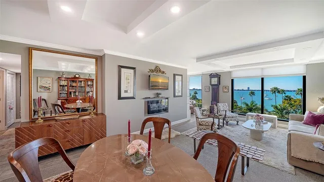 $1,100,000 | 707 South Gulfstream Avenue, Unit 505, Sarasota, FL 34236