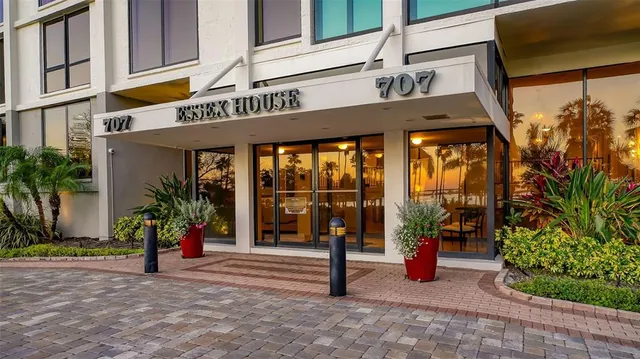 $1,100,000 | 707 South Gulfstream Avenue, Unit 505, Sarasota, FL 34236