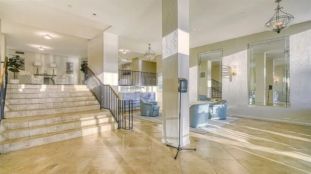 $1,100,000 | 707 South Gulfstream Avenue, Unit 505, Sarasota, FL 34236