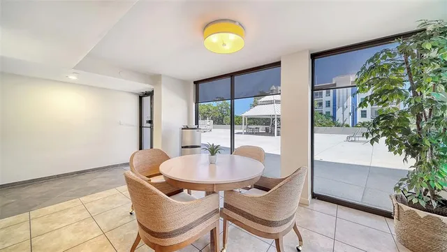 $1,100,000 | 707 South Gulfstream Avenue, Unit 505, Sarasota, FL 34236