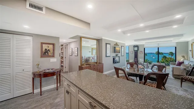 $1,100,000 | 707 South Gulfstream Avenue, Unit 505, Sarasota, FL 34236