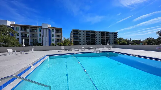 $1,100,000 | 707 South Gulfstream Avenue, Unit 505, Sarasota, FL 34236