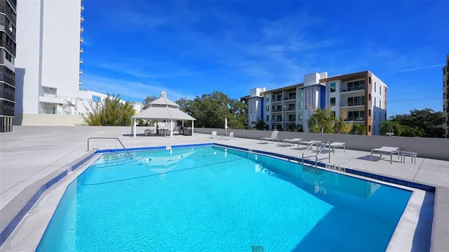 $1,100,000 | 707 South Gulfstream Avenue, Unit 505, Sarasota, FL 34236