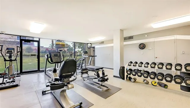 $1,100,000 | 707 South Gulfstream Avenue, Unit 505, Sarasota, FL 34236