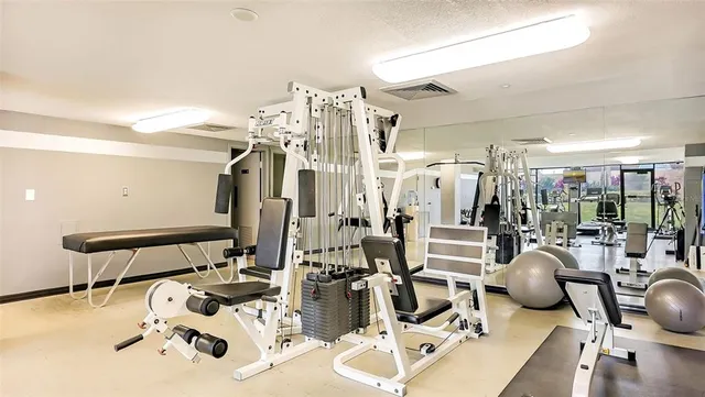 $1,100,000 | 707 South Gulfstream Avenue, Unit 505, Sarasota, FL 34236