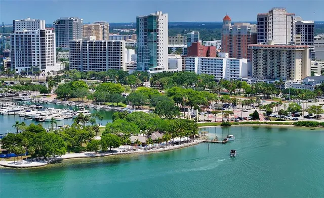 $1,100,000 | 707 South Gulfstream Avenue, Unit 505, Sarasota, FL 34236