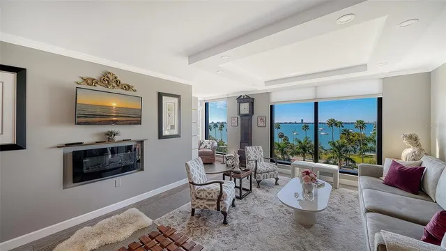 $1,100,000 | 707 South Gulfstream Avenue, Unit 505, Sarasota, FL 34236