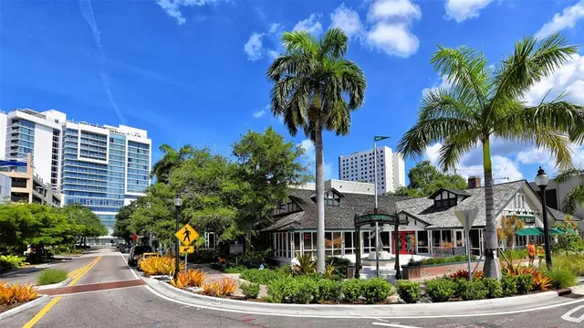 $1,100,000 | 707 South Gulfstream Avenue, Unit 505, Sarasota, FL 34236