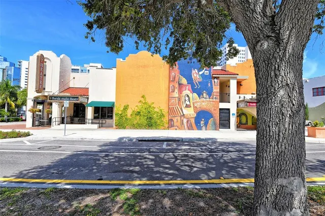 $1,100,000 | 707 South Gulfstream Avenue, Unit 505, Sarasota, FL 34236