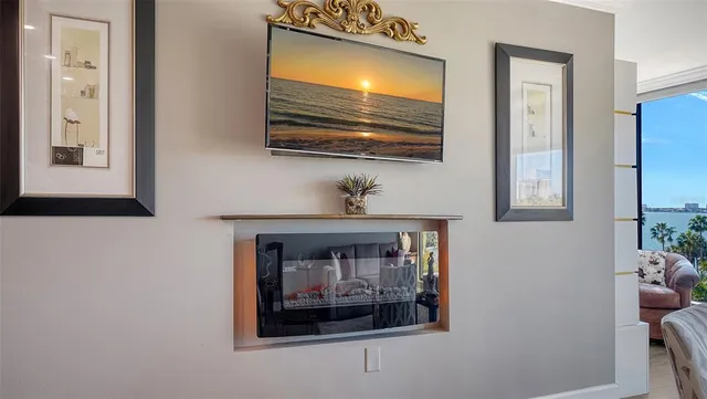 $1,100,000 | 707 South Gulfstream Avenue, Unit 505, Sarasota, FL 34236