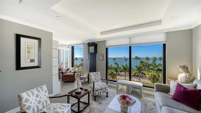 $1,100,000 | 707 South Gulfstream Avenue, Unit 505, Sarasota, FL 34236