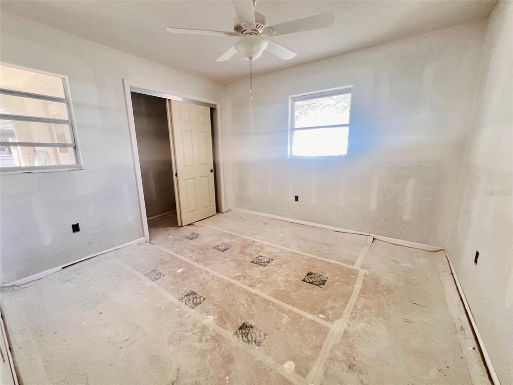 1977 Beach Road, Unit 21 Englewood, FL 34223 - Photo 11 of 27 a bathroom with a bathtub and shower