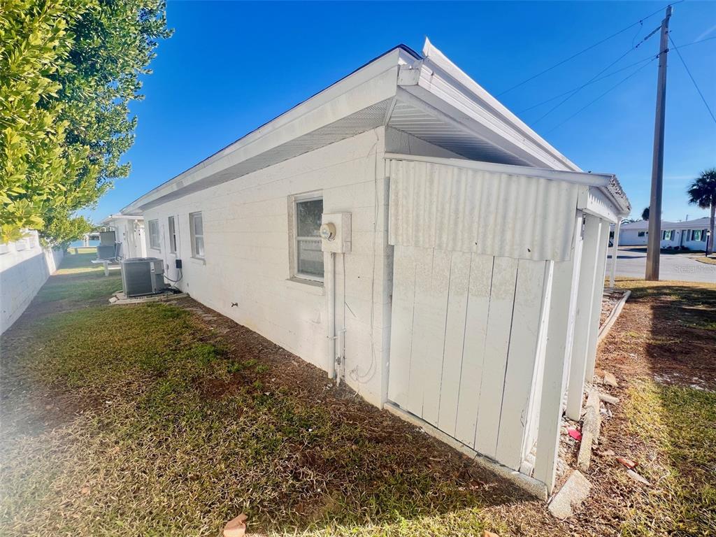 1977 Beach Road, Unit 21 Englewood, FL 34223 - Photo 15 of 27 a backyard of a house