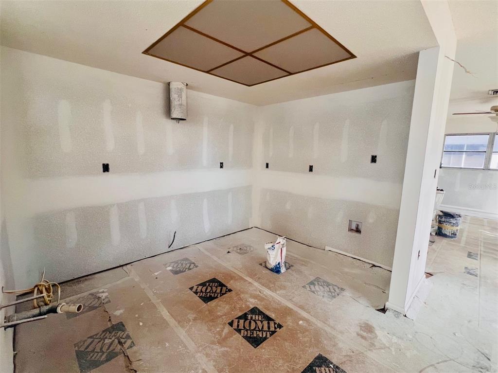 1977 Beach Road, Unit 21 Englewood, FL 34223 - Photo 3 of 27 a view of bathroom