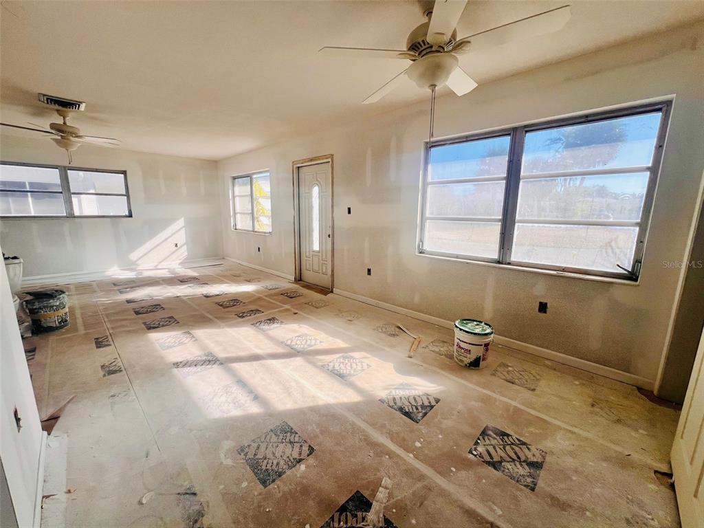 1977 Beach Road, Unit 21 Englewood, FL 34223 - Photo 4 of 27 a room with a window