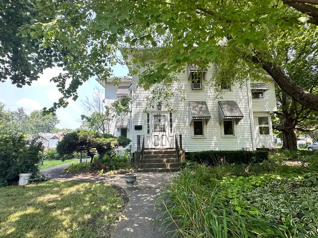 $199,900 | 217 East High Street, Farmer City, IL 61842