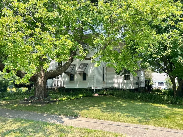 $199,900 | 217 East High Street, Farmer City, IL 61842