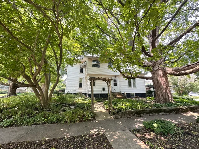 $199,900 | 217 East High Street, Farmer City, IL 61842