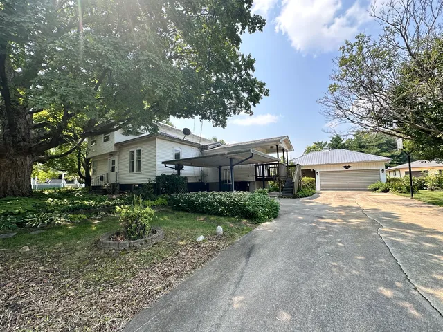 $199,900 | 217 East High Street, Farmer City, IL 61842