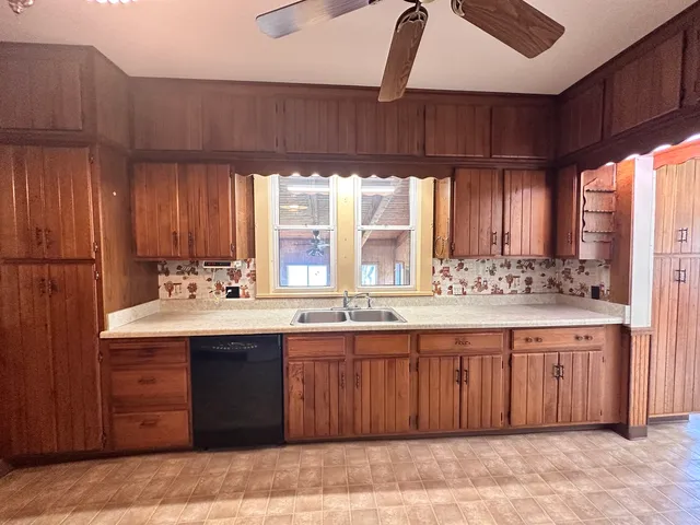 $199,900 | 217 East High Street, Farmer City, IL 61842