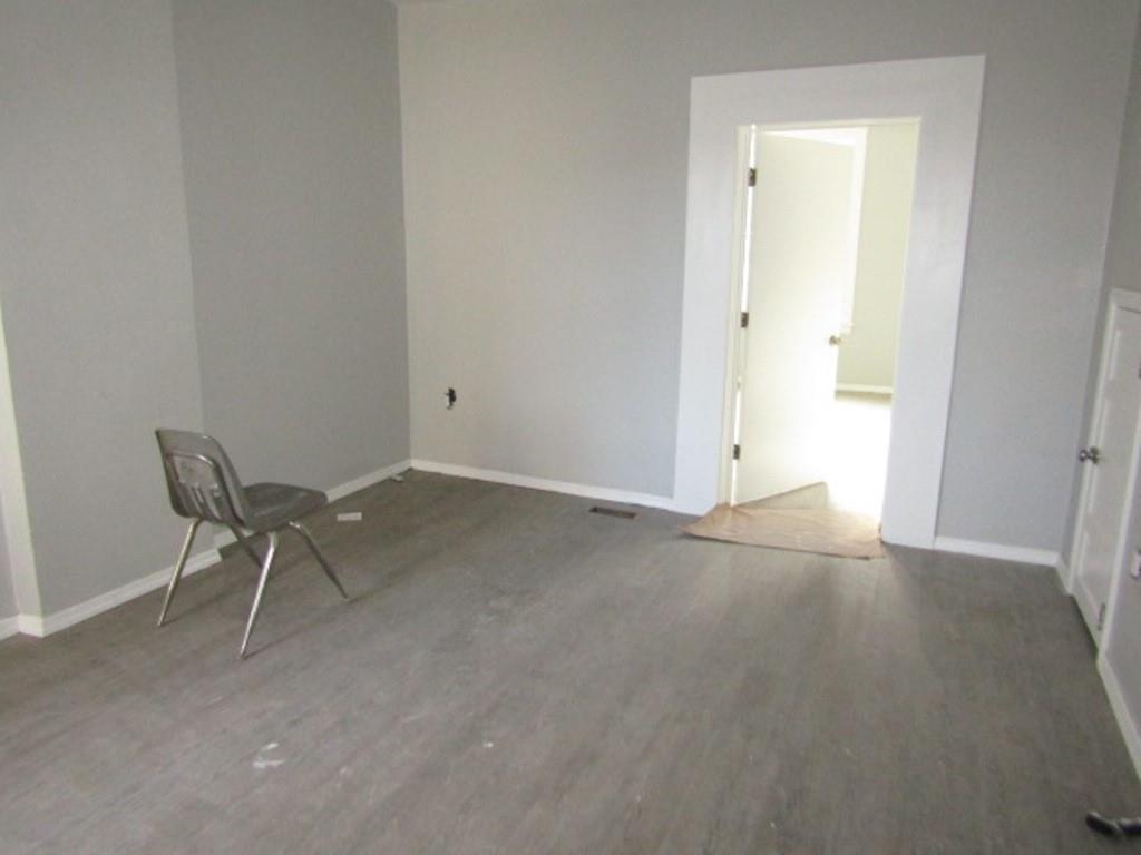 407-409 West 8th Avenue Homestead, PA 15120 - Photo 16 of 36 a view of an empty room