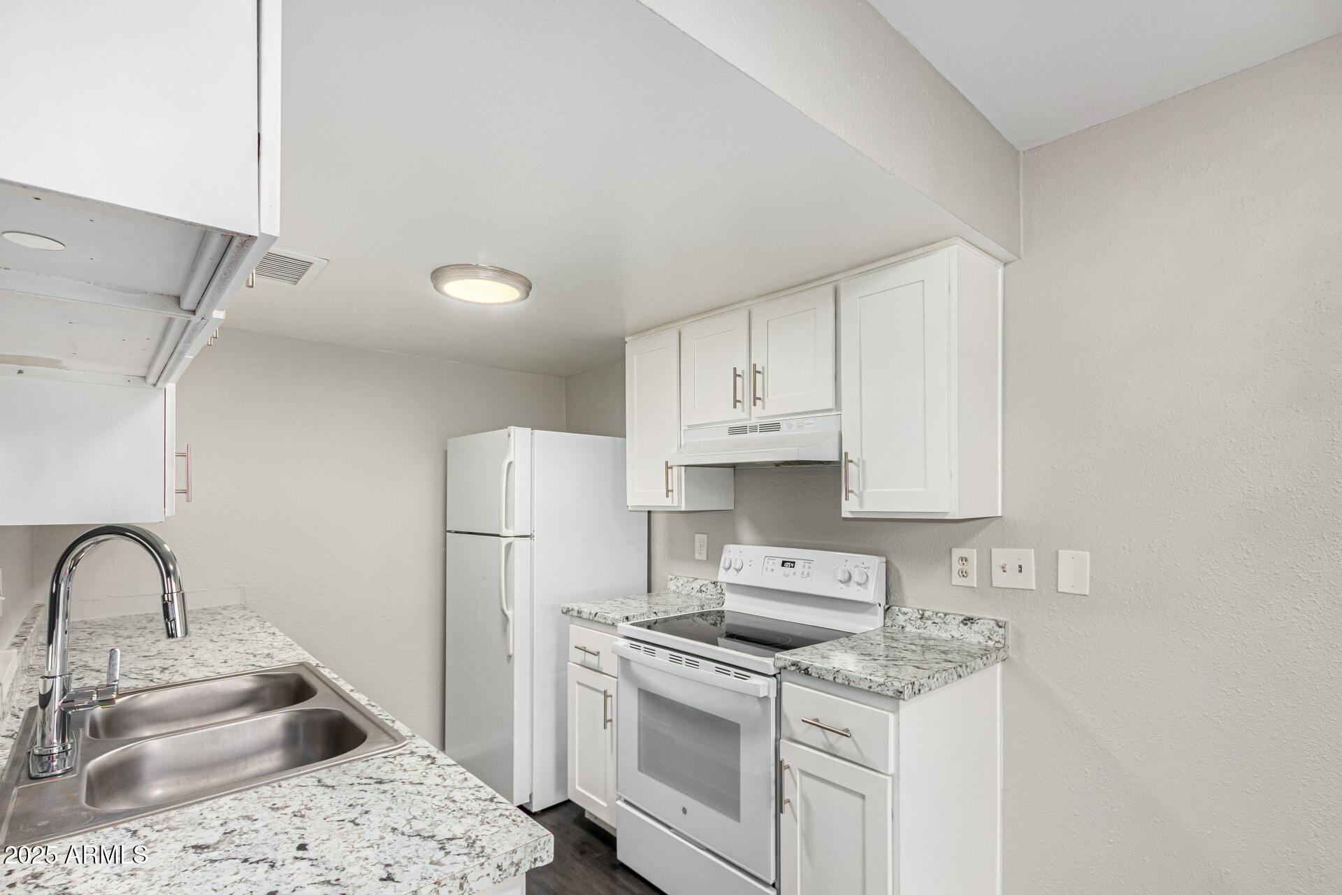 2133 West Turney Avenue, Unit D76 Phoenix, AZ 85015 - Photo 3 of 28 a kitchen with a sink stove and refrigerator