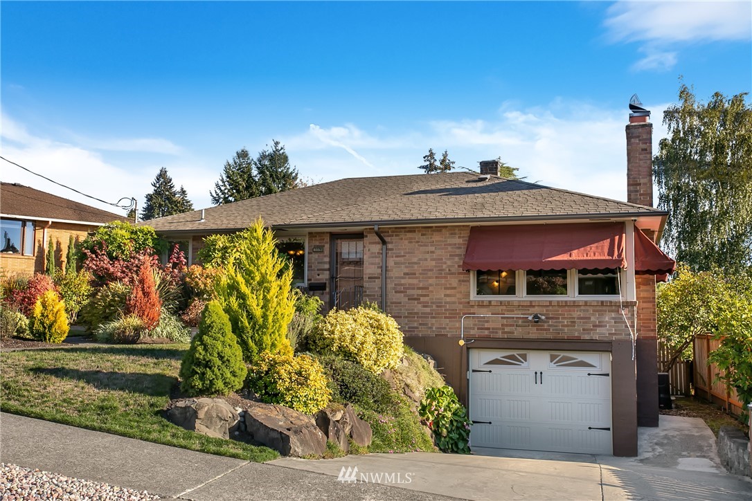 4053 Southwest Donovan Street Seattle, WA 98136 - Photo 2 of 23 Gallery Image 2