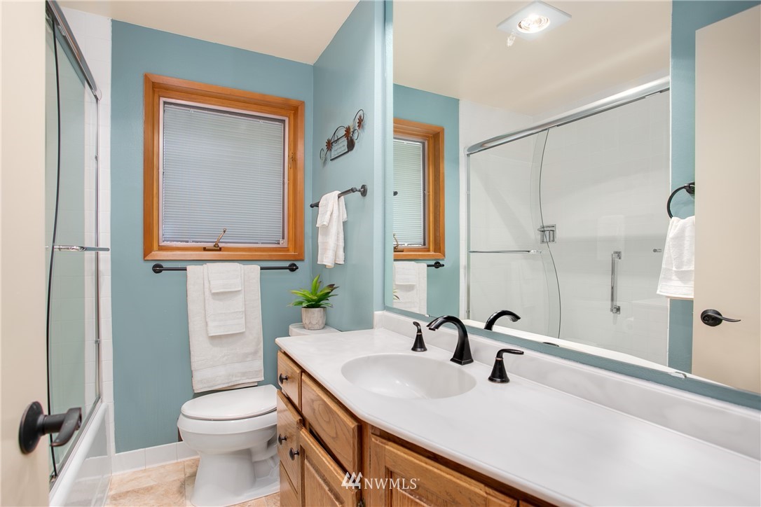 4053 Southwest Donovan Street Seattle, WA 98136 - Photo 12 of 23 Gallery Image 12