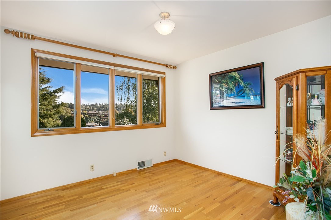 4053 Southwest Donovan Street Seattle, WA 98136 - Photo 13 of 23 Gallery Image 13