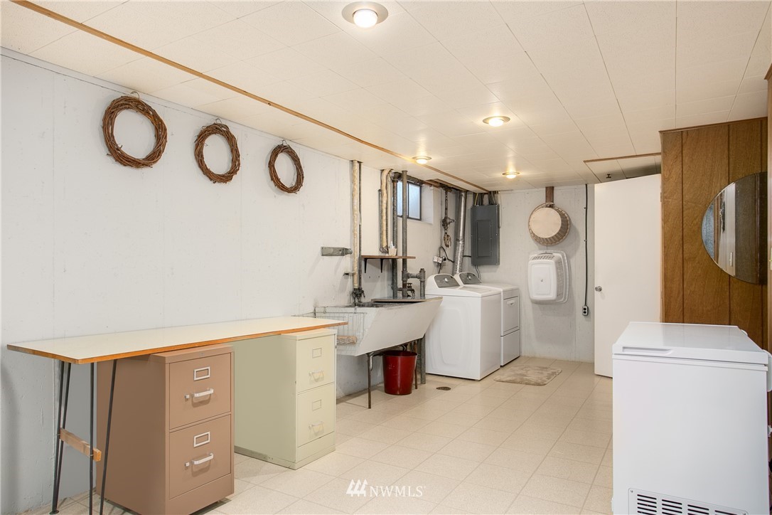 4053 Southwest Donovan Street Seattle, WA 98136 - Photo 19 of 23 Gallery Image 19