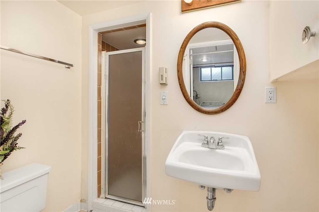 4053 Southwest Donovan Street Seattle, WA 98136 - Photo 20 of 23 Gallery Image 20