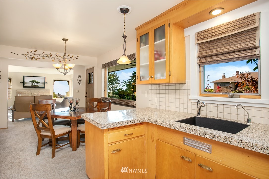 4053 Southwest Donovan Street Seattle, WA 98136 - Photo 7 of 23 Gallery Image 7