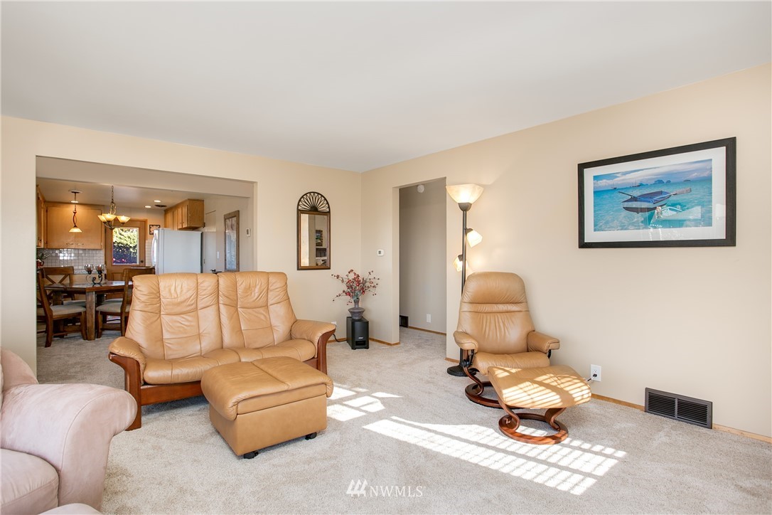 4053 Southwest Donovan Street Seattle, WA 98136 - Photo 10 of 23 Gallery Image 10