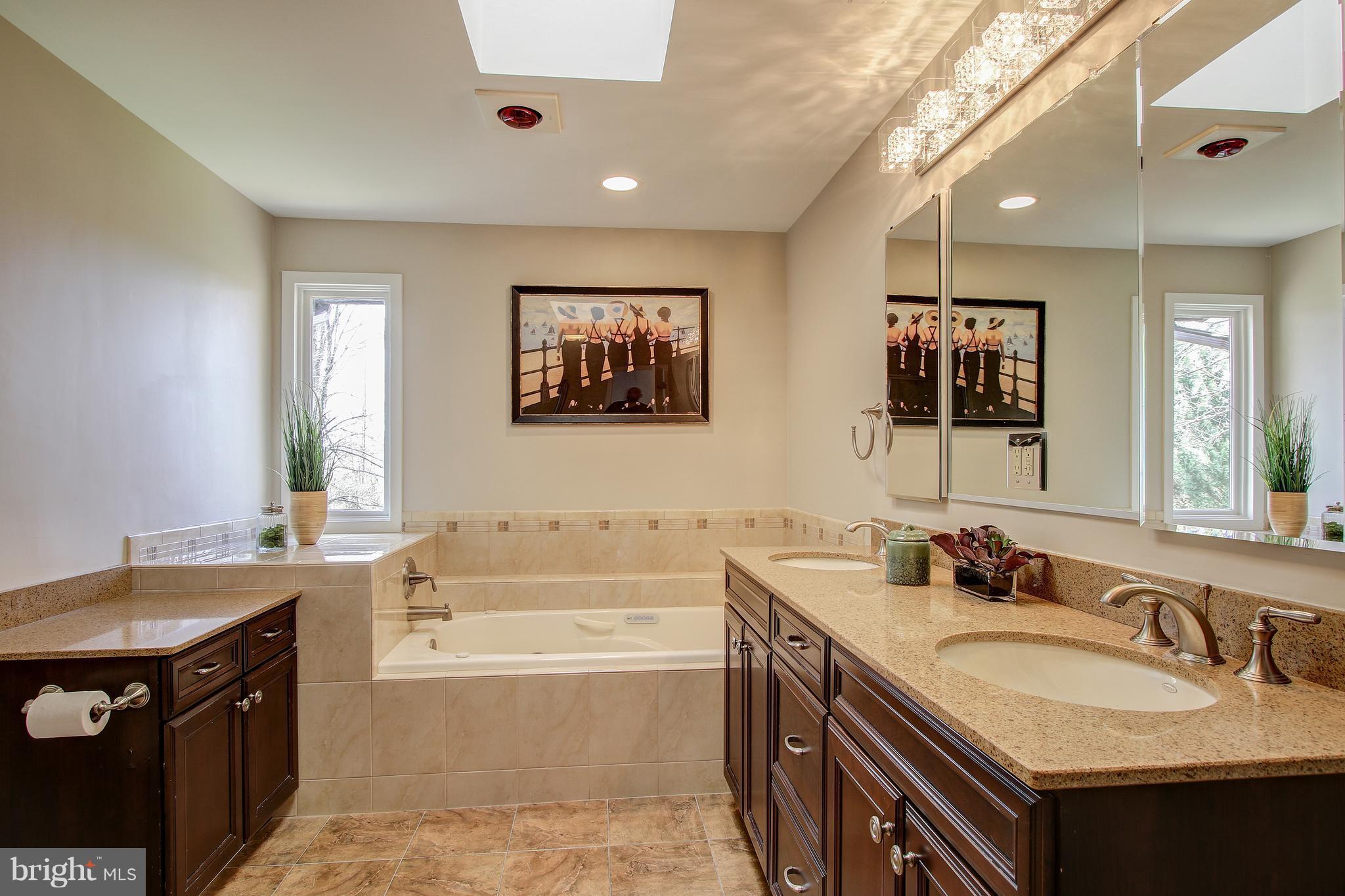 9912 Bluegrass Road Potomac, MD 20854 - Photo 17 of 30 Bath (Master)