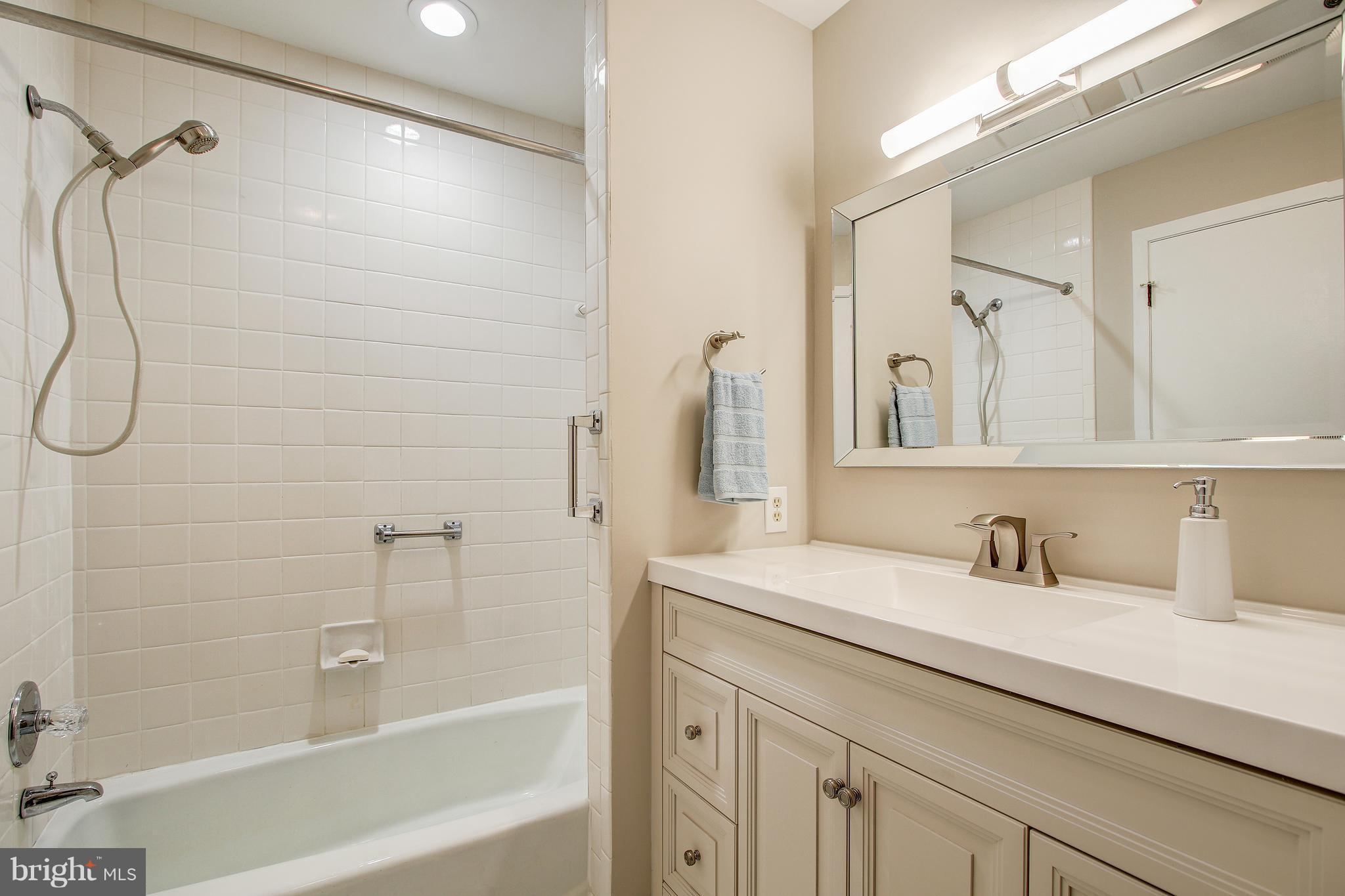 9912 Bluegrass Road Potomac, MD 20854 - Photo 22 of 30 Bath